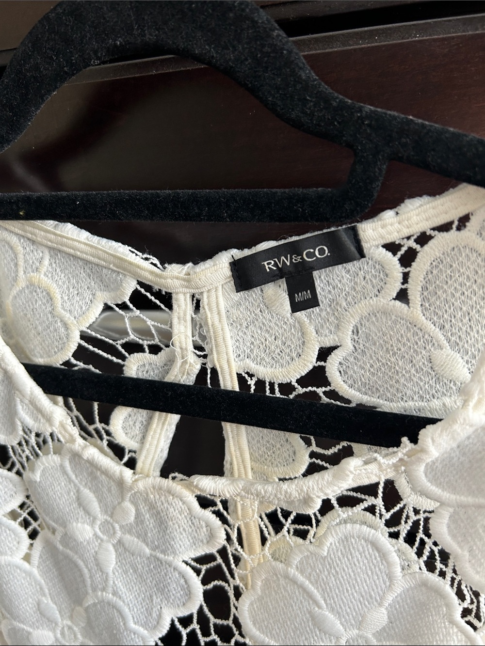 RW&CO. Cream Floral Lace Sleeveless Shell - Picture 3 of 9